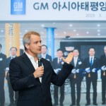 사진자료_GM 수석 부사장 겸 GM 해외사업부문 줄리안 블리셋(Julian Blissett) 사장