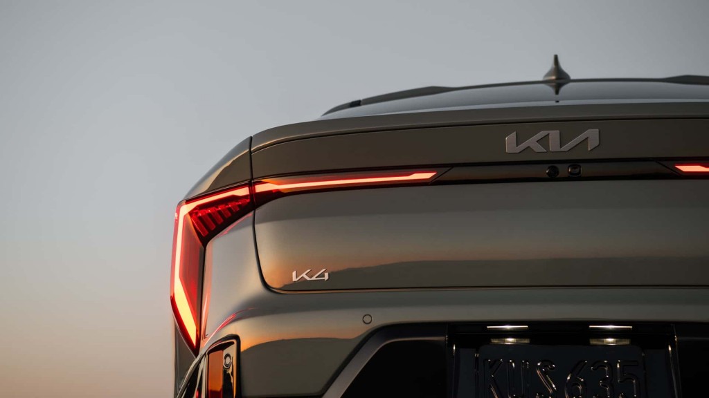 2025-kia-k4-rear