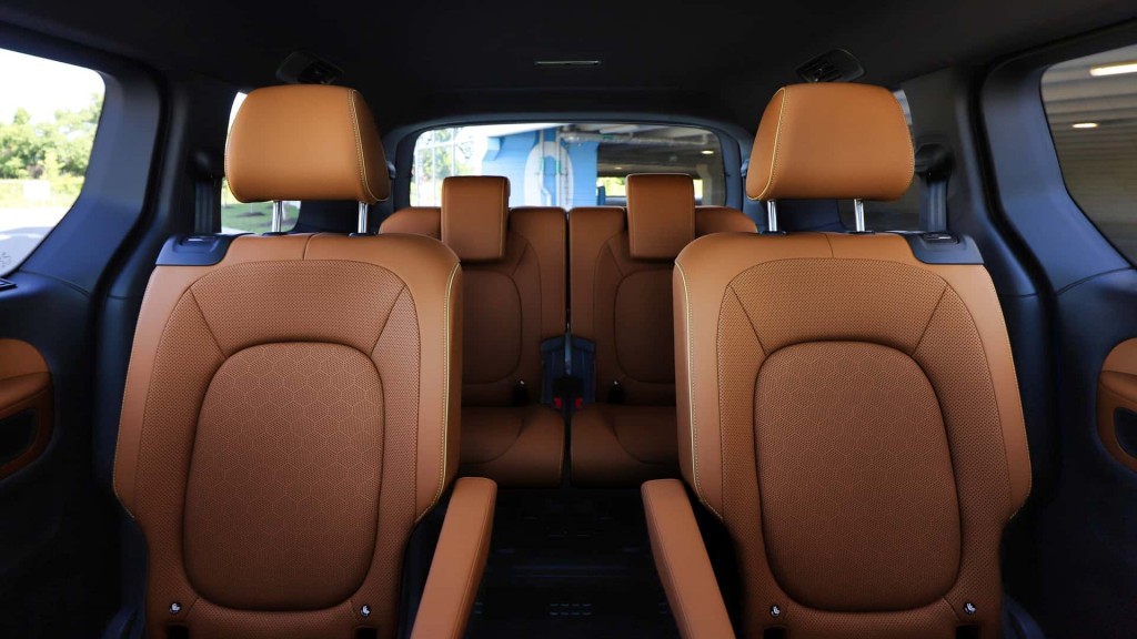 2025-volkswagen-id.-buzz-copper-interior (2)