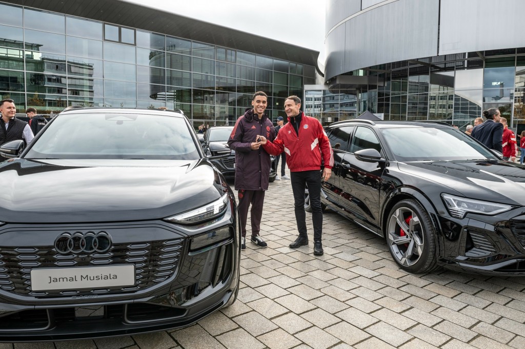 Audi delivers company cars to FC Bayern